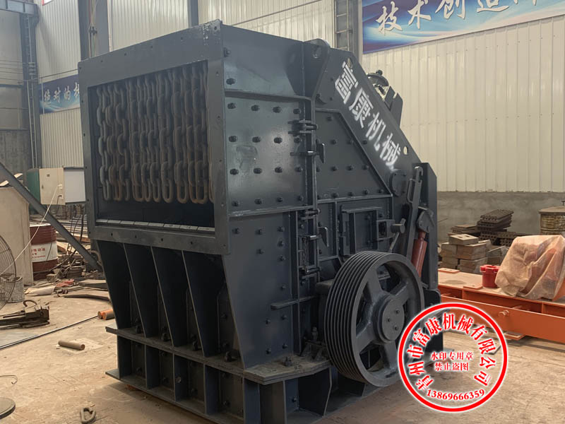 移動(dòng)礦山破碎機(jī)機(jī)械設(shè)備 移動(dòng)礦山破碎機(jī)機(jī)械設(shè)備